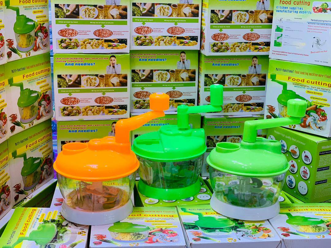 خردکن دستی با تیغه‌های تیز