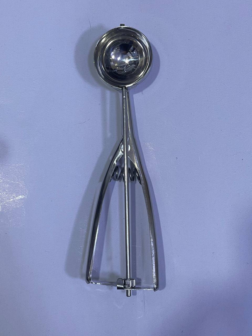 اسکوپ بستنی، با طراحی ارگونومیک و مقاوم، برای سرو آسان و زیبا انواع بستنی و دسر